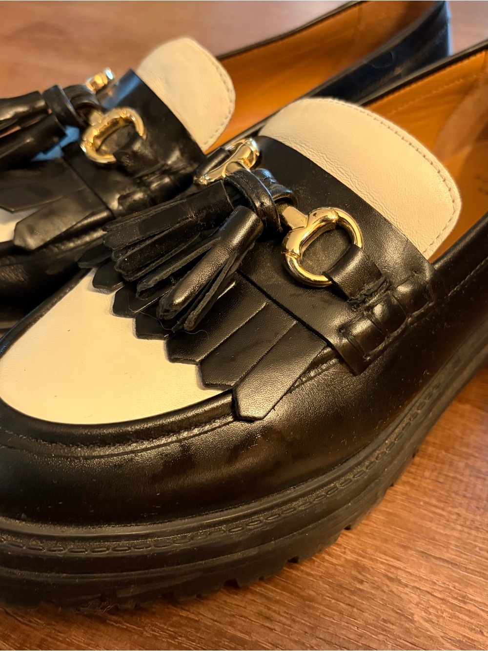 Sézane Amy Loafers Black & White Leather Tassel Loafers